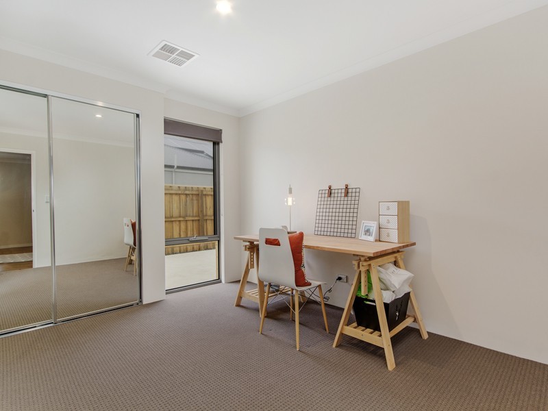 289 Peelwood Parade, Halls Head WA 6210