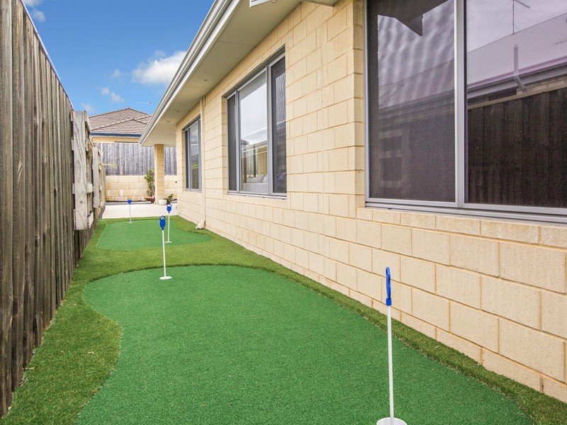 289 Peelwood Parade, Halls Head WA 6210