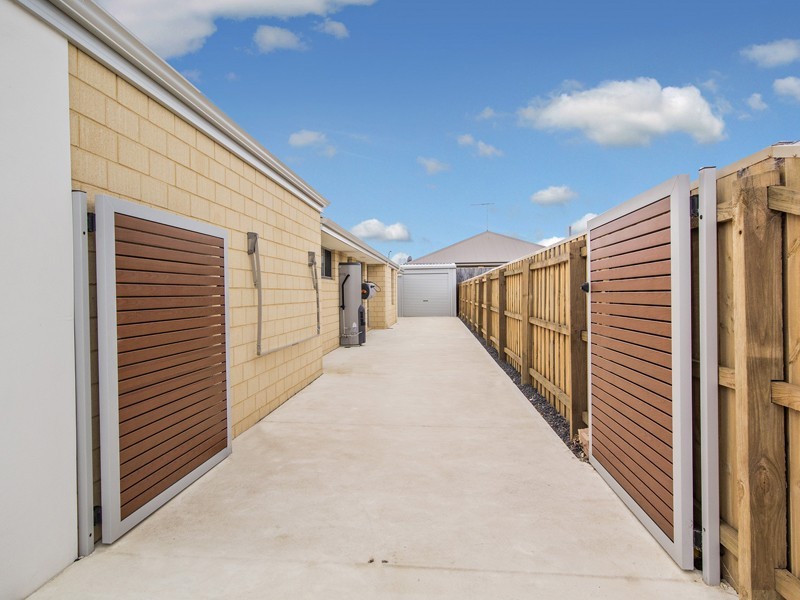 289 Peelwood Parade, Halls Head WA 6210