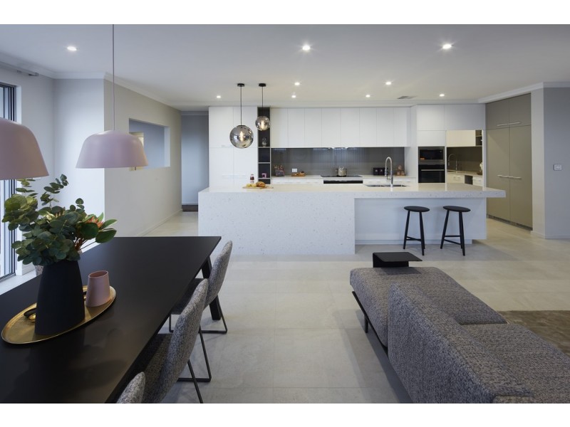 11 Gooljak Rise, Lakelands WA 6180