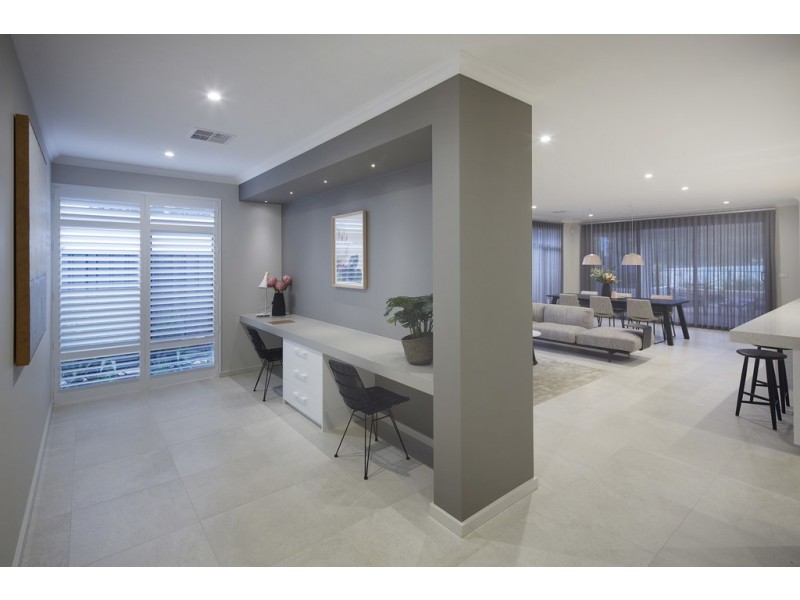 11 Gooljak Rise, Lakelands WA 6180