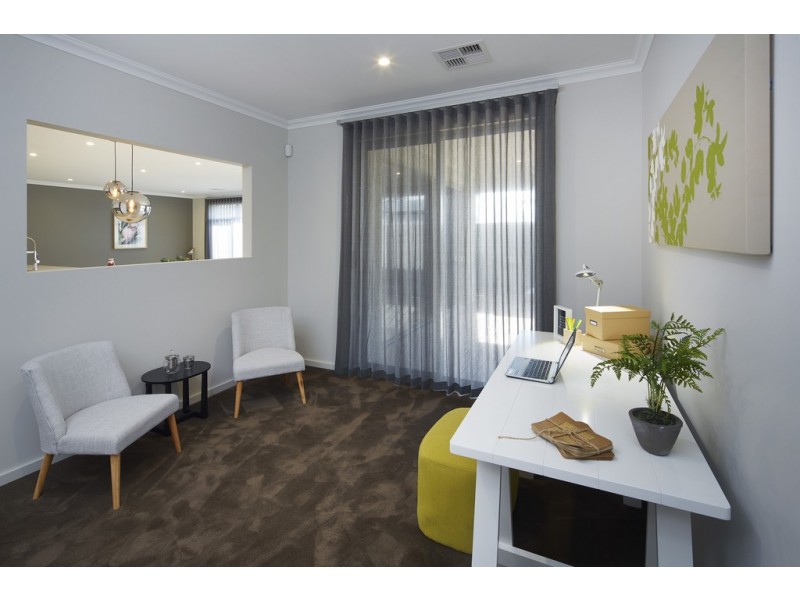 11 Gooljak Rise, Lakelands WA 6180