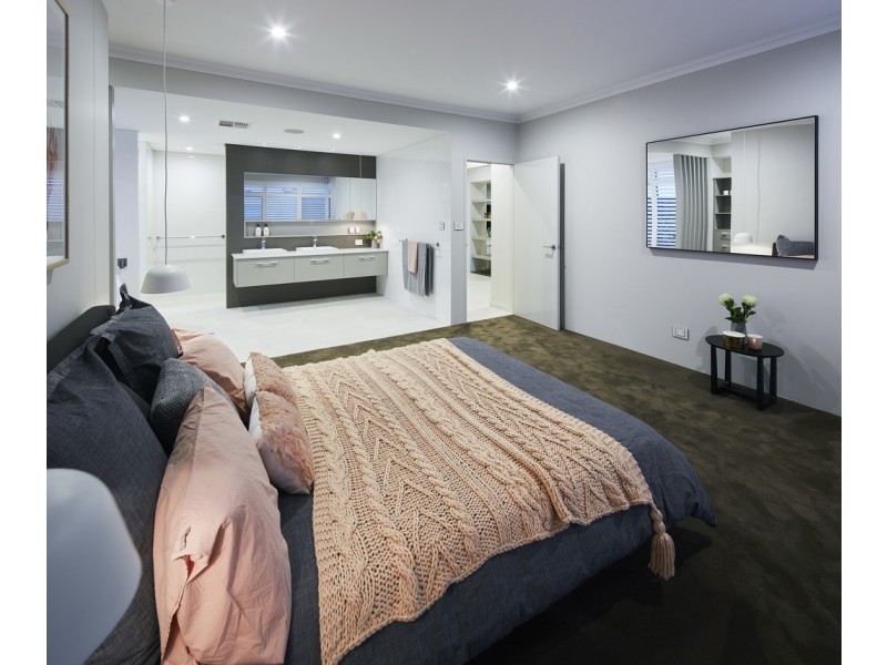 11 Gooljak Rise, Lakelands WA 6180