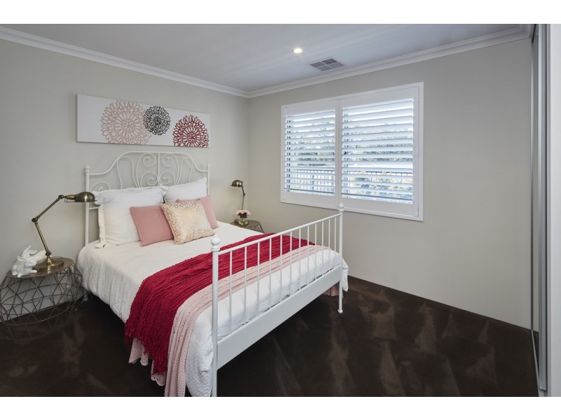 11 Gooljak Rise, Lakelands WA 6180