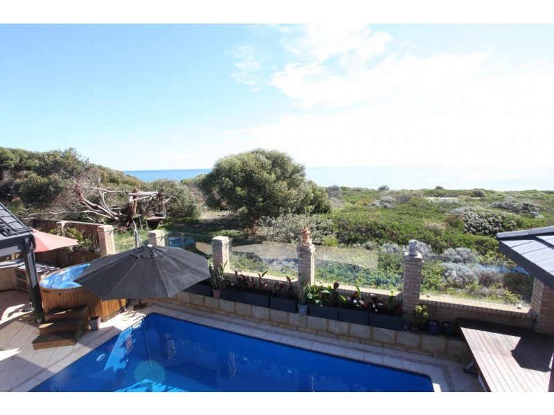 3 Sandy Cove, Halls Head WA 6210