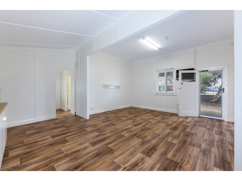 9 Boundary Road, Dudley Park WA 6210