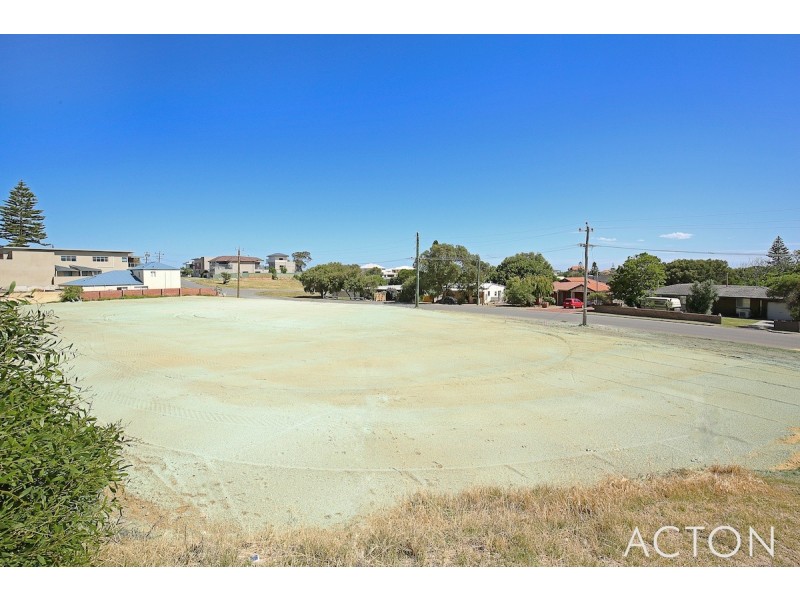 11 Oversby Street, Halls Head WA 6210