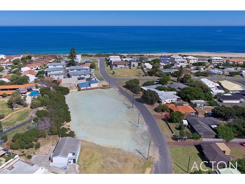 13 Oversby Street, Halls Head WA 6210