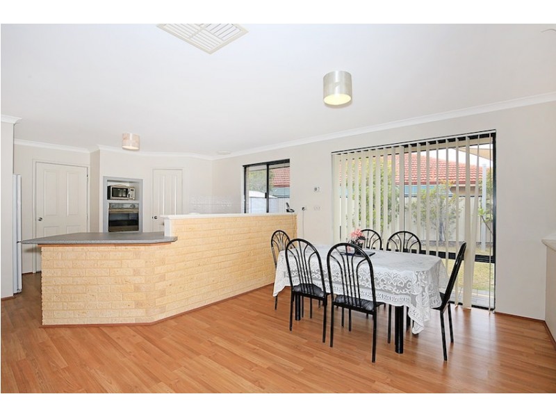 2 Capilano Court, Meadow Springs WA 6210