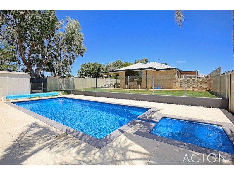 50 Paradise CIrcuit, Halls Head WA 6210