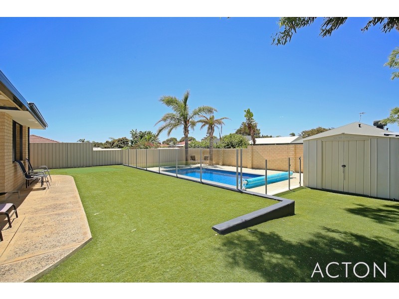 50 Paradise CIrcuit, Halls Head WA 6210
