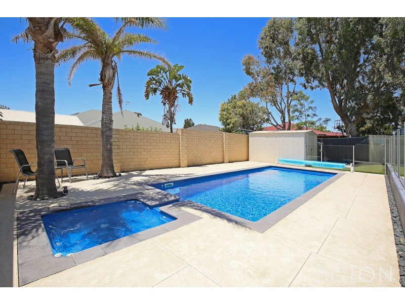 50 Paradise CIrcuit, Halls Head WA 6210