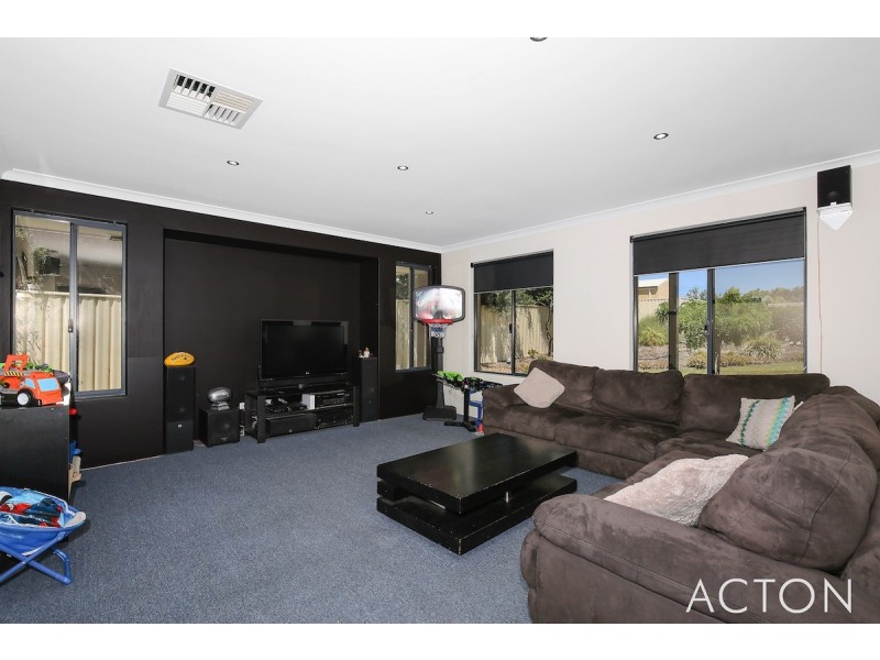 50 Paradise CIrcuit, Halls Head WA 6210