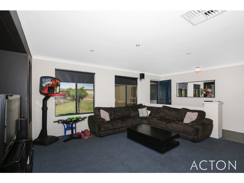 50 Paradise CIrcuit, Halls Head WA 6210