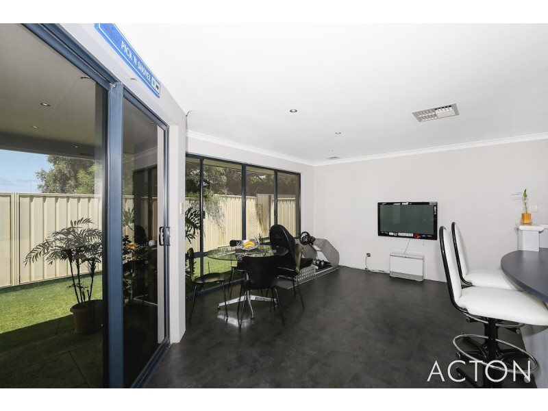 50 Paradise CIrcuit, Halls Head WA 6210