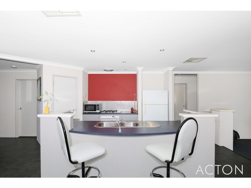 50 Paradise CIrcuit, Halls Head WA 6210