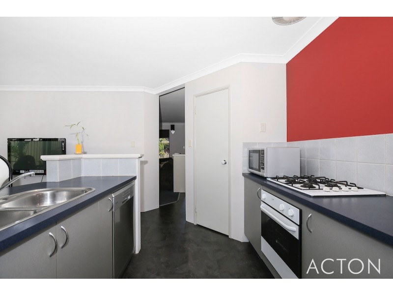50 Paradise CIrcuit, Halls Head WA 6210