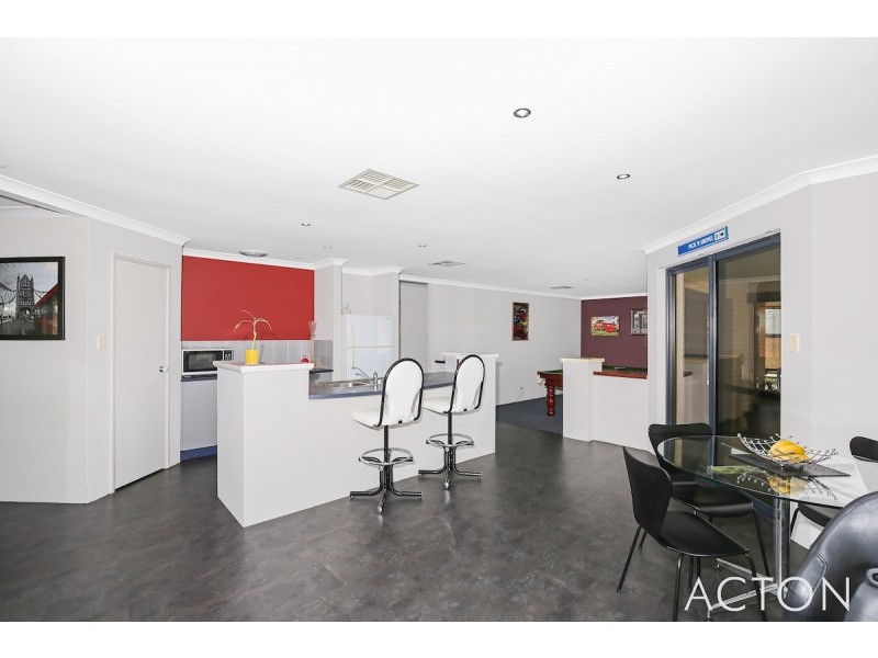 50 Paradise CIrcuit, Halls Head WA 6210