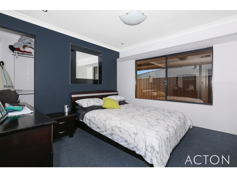 50 Paradise CIrcuit, Halls Head WA 6210