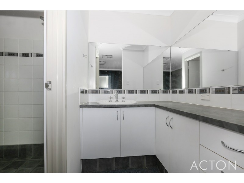 50 Paradise CIrcuit, Halls Head WA 6210