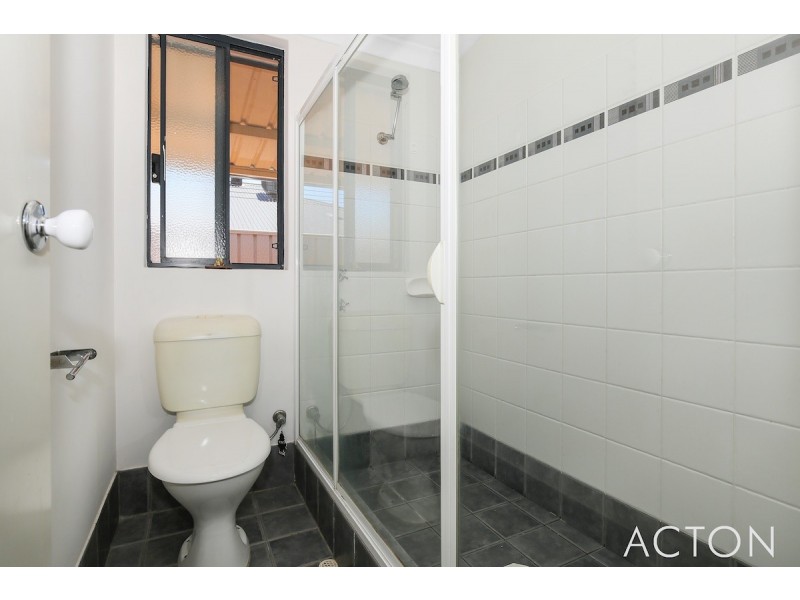 50 Paradise CIrcuit, Halls Head WA 6210