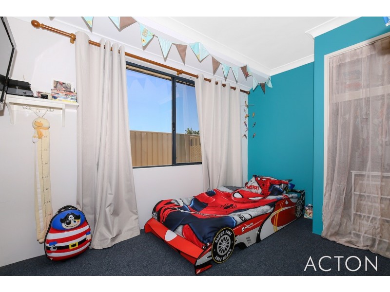 50 Paradise CIrcuit, Halls Head WA 6210