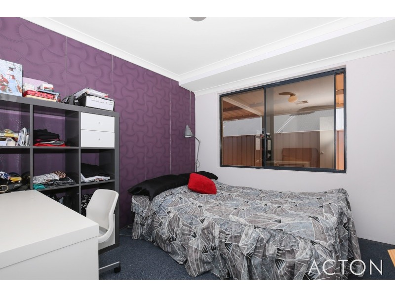 50 Paradise CIrcuit, Halls Head WA 6210