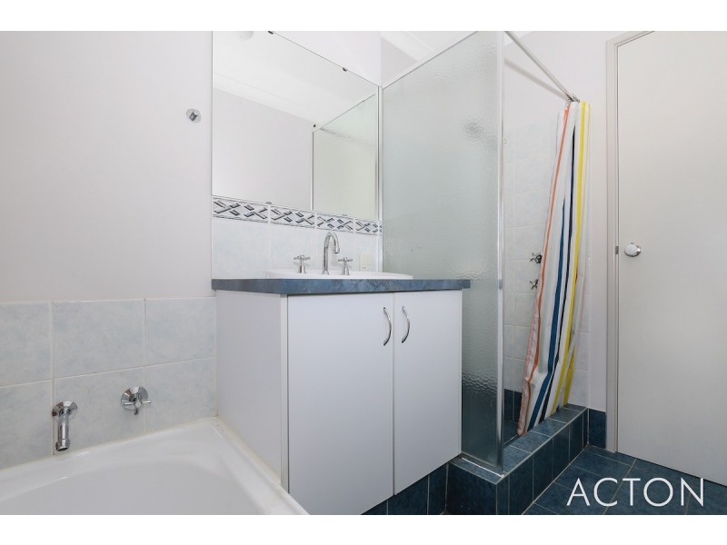 50 Paradise CIrcuit, Halls Head WA 6210
