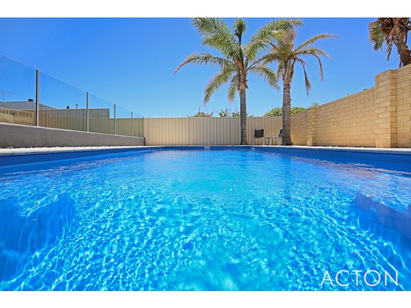 50 Paradise CIrcuit, Halls Head WA 6210