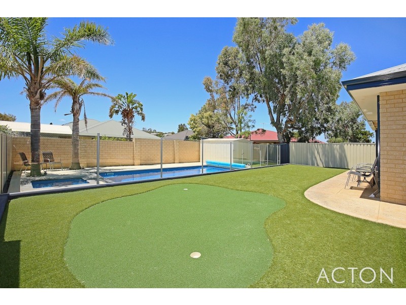 50 Paradise CIrcuit, Halls Head WA 6210