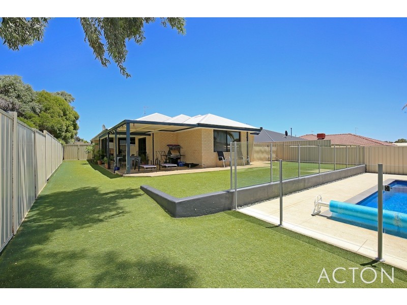 50 Paradise CIrcuit, Halls Head WA 6210