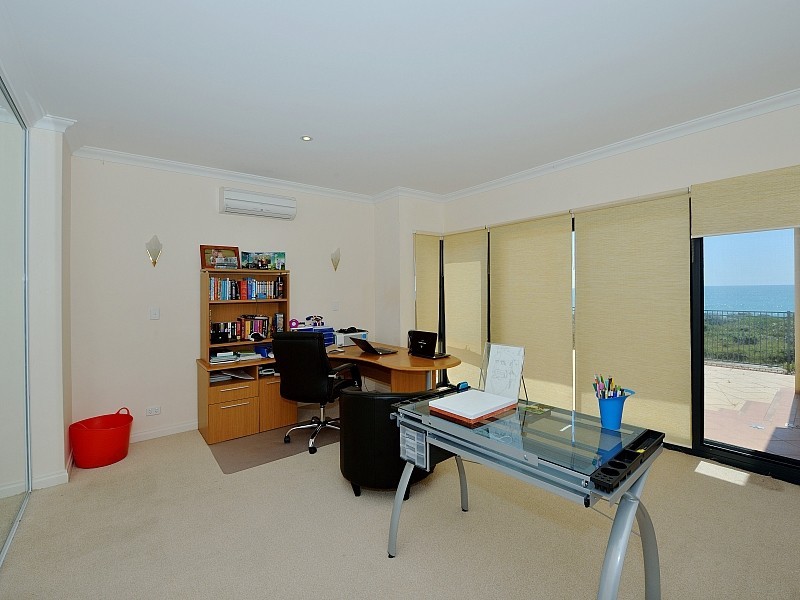 103 Boardwalk Boulevarde, Halls Head WA 6210