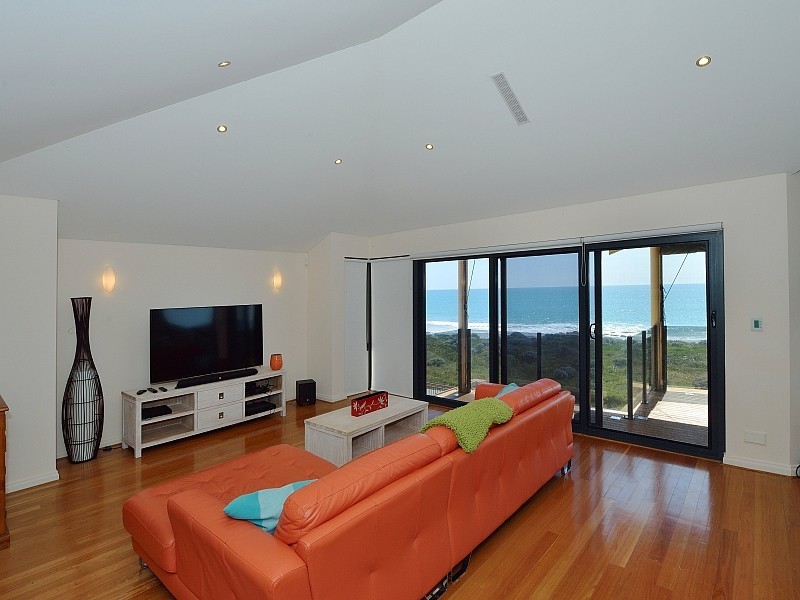 103 Boardwalk Boulevarde, Halls Head WA 6210