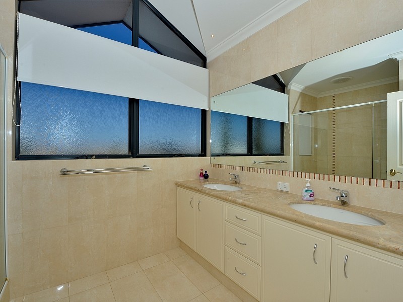 103 Boardwalk Boulevarde, Halls Head WA 6210