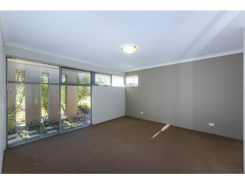 4 Bamburgh Turn, Meadow Springs WA 6210