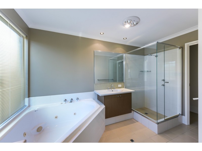 4 Bamburgh Turn, Meadow Springs WA 6210