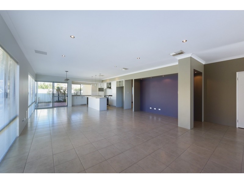 4 Bamburgh Turn, Meadow Springs WA 6210