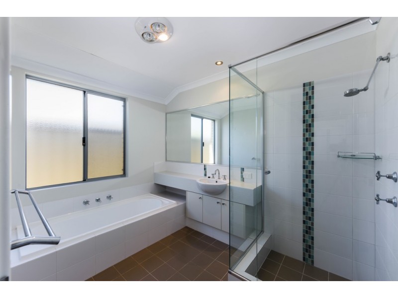 4 Bamburgh Turn, Meadow Springs WA 6210