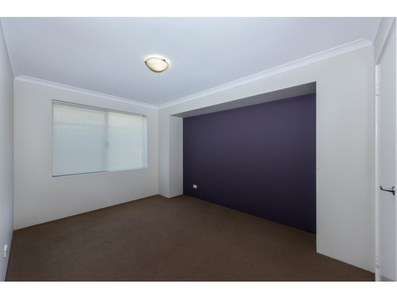 4 Bamburgh Turn, Meadow Springs WA 6210