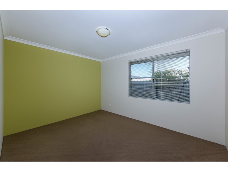 4 Bamburgh Turn, Meadow Springs WA 6210