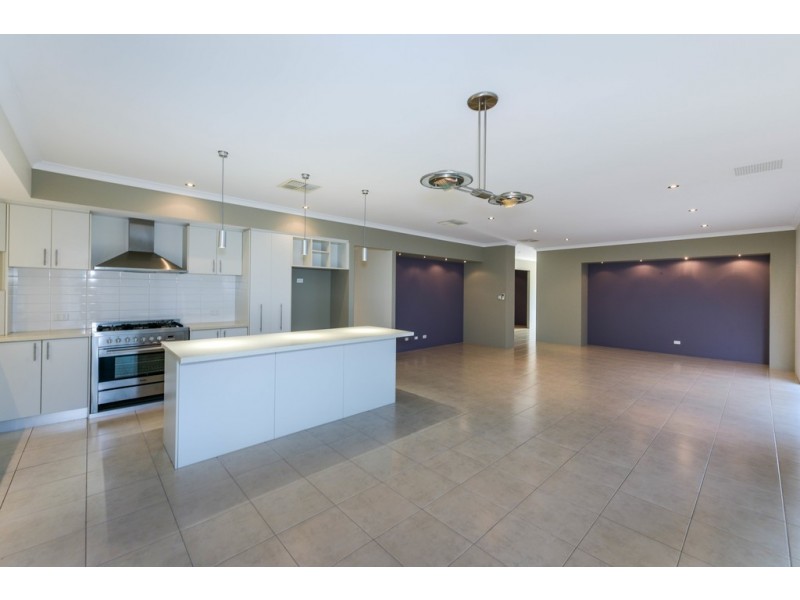 4 Bamburgh Turn, Meadow Springs WA 6210