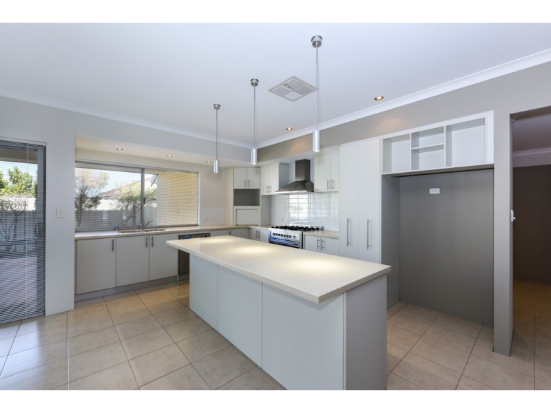 4 Bamburgh Turn, Meadow Springs WA 6210