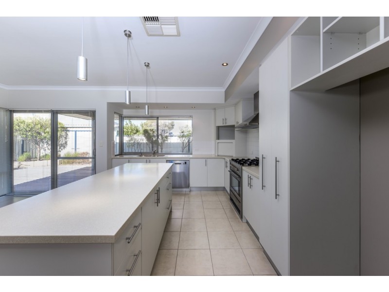 4 Bamburgh Turn, Meadow Springs WA 6210