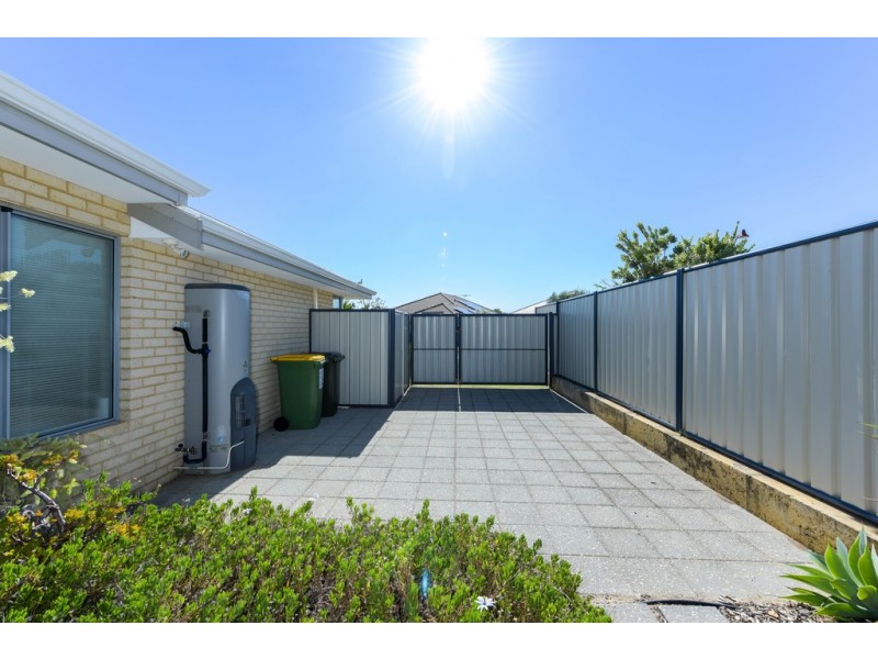 4 Bamburgh Turn, Meadow Springs WA 6210