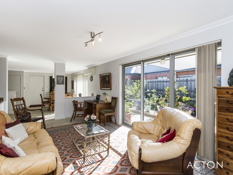 74 Seascapes Boulevard, Halls Head WA 6210