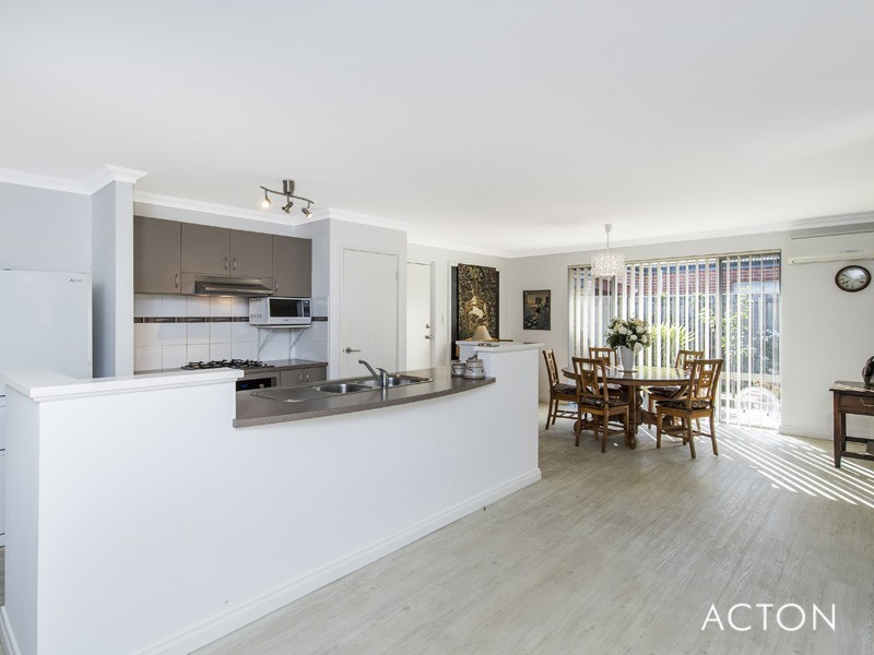 74 Seascapes Boulevard, Halls Head WA 6210