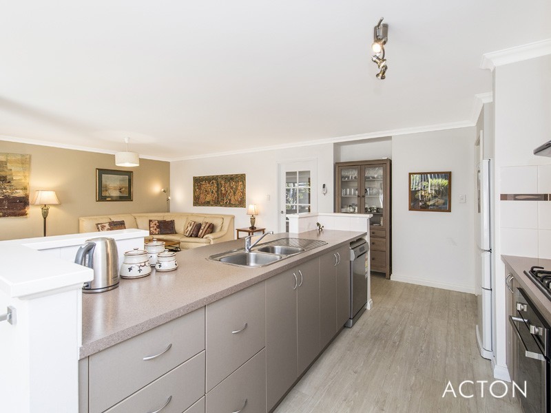 74 Seascapes Boulevard, Halls Head WA 6210