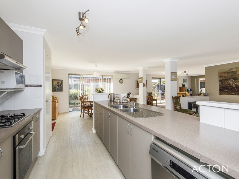 74 Seascapes Boulevard, Halls Head WA 6210