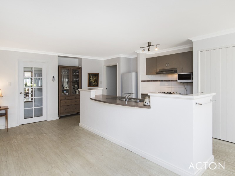 74 Seascapes Boulevard, Halls Head WA 6210