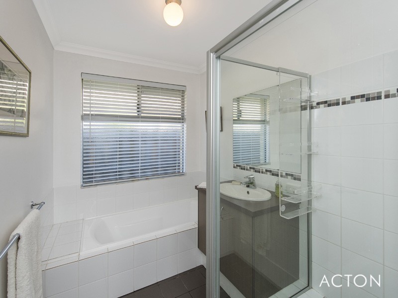 74 Seascapes Boulevard, Halls Head WA 6210